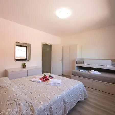 Solcio Sleeps 6 شقة