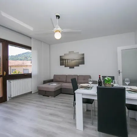 Solcio Sleeps 6 شقة
