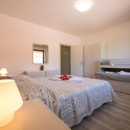 Solcio Sleeps 6 شقة لسا